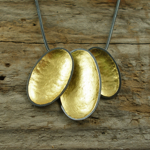 Gold leaf oval necklace
