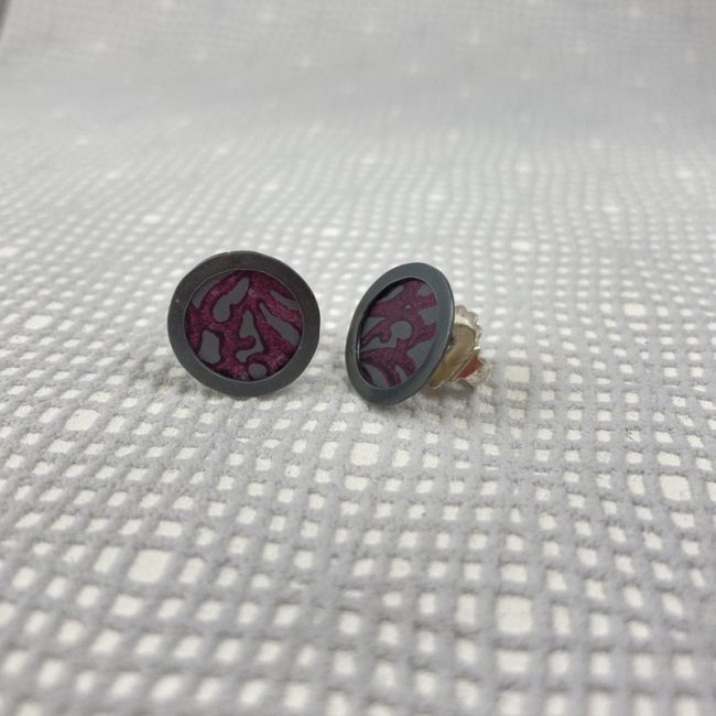 Alyssa circle stud earrings in oxidised silver and berry aluminium, by Penny Warren