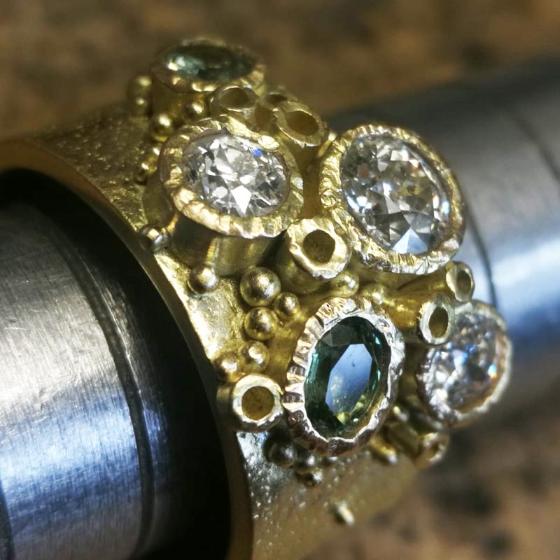 18ct gold diamond and sapphire ring close up